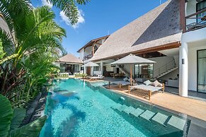 Contemporary Private Villa, 4 BR, Canggu With Staff