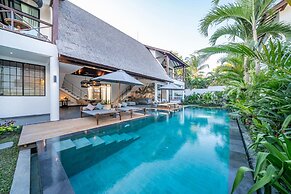 Contemporary Private Villa, 4 BR, Canggu With Staff