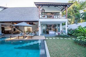 Contemporary Private Villa, 4 BR, Canggu With Staff