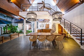 Contemporary Private Villa, 4 BR, Canggu With Staff