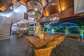 Contemporary Private Villa, 4 BR, Canggu With Staff