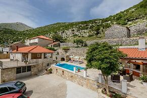 Stone House Kuna