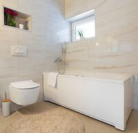 Deluxe City Center Blue Apartment