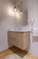 Deluxe City Center Blue Apartment