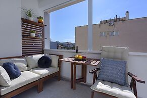 Deluxe City Center Blue Apartment