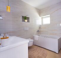 Deluxe City Center Blue Apartment