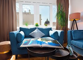 Deluxe City Center Blue Apartment