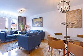 Deluxe City Center Blue Apartment