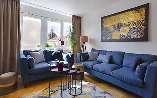 Deluxe City Center Blue Apartment