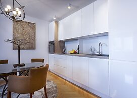 Deluxe City Center Blue Apartment