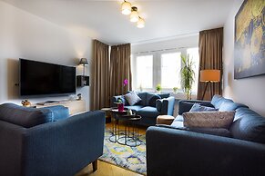 Deluxe City Center Blue Apartment