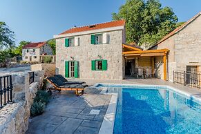 Holiday Home Rustic