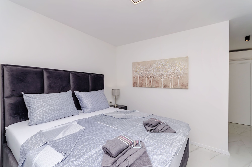 Apartments Crystal Luxury