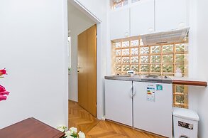 Apartment and Rooms Franka