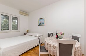 Apartment and Rooms Franka