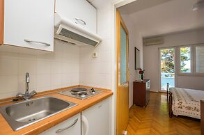 Apartment and Rooms Franka