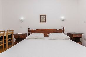 Apartment and Rooms Franka