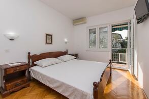 Apartment and Rooms Franka