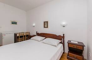 Apartment and Rooms Franka
