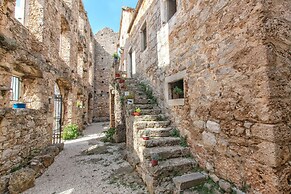 House Dinko