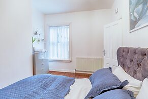 Charming 5-bed House in Birmingham