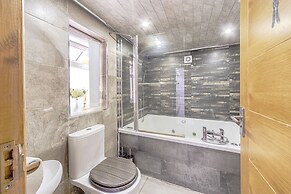 Charming 5-bed House in Birmingham