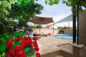Pool Apartment Bakija 2