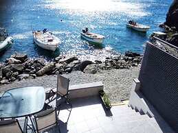 Sunrise Luxury Seaside Apartment
