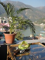 Skyard Hostel Rishikesh (Laxman Jhula)