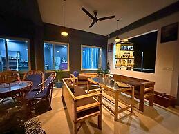 Skyard Hostel Rishikesh (Laxman Jhula)