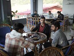 Skyard Hostel Rishikesh (Laxman Jhula)
