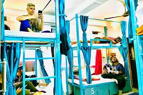 Skyard Hostel Rishikesh (Laxman Jhula)