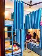 Skyard Hostel Rishikesh (Laxman Jhula)