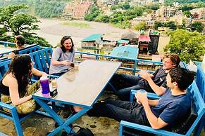 Skyard Hostel Rishikesh (Laxman Jhula)