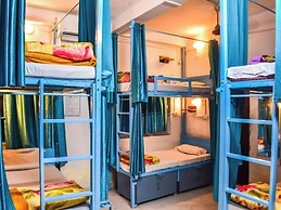 Skyard Hostel Rishikesh (Laxman Jhula)