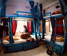 Skyard Hostel Rishikesh (Laxman Jhula)