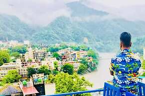 Skyard Hostel Rishikesh (Laxman Jhula)