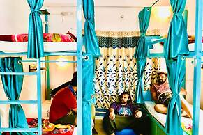 Skyard Hostel Rishikesh (Laxman Jhula)