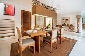 Fabulous Private Villa, 3 BR, Canggu With Staff