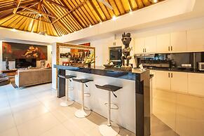 Fabulous Private Villa, 3 BR, Canggu With Staff
