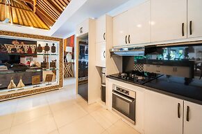 Fabulous Private Villa, 3 BR, Canggu With Staff