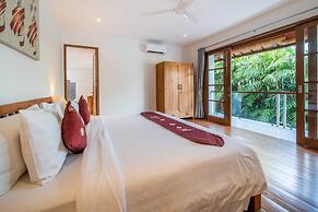 Fabulous Private Villa, 3 BR, Canggu With Staff