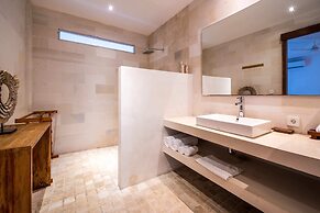 Fabulous Private Villa, 3 BR, Canggu With Staff