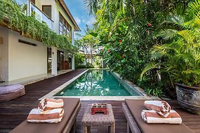 Fabulous Private Villa, 3 BR, Canggu With Staff