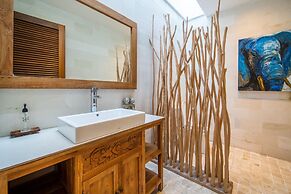 Fabulous Private Villa, 3 BR, Canggu With Staff