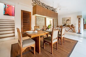 Fabulous Private Villa, 3 BR, Canggu With Staff