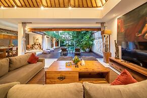 Fabulous Private Villa, 3 BR, Canggu With Staff