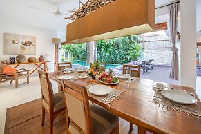 Fabulous Private Villa, 3 BR, Canggu With Staff