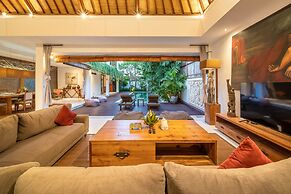 Fabulous Private Villa, 3 BR, Canggu With Staff