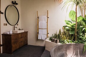Stunning Villas Complex, 12 BR, Canggu With Staff